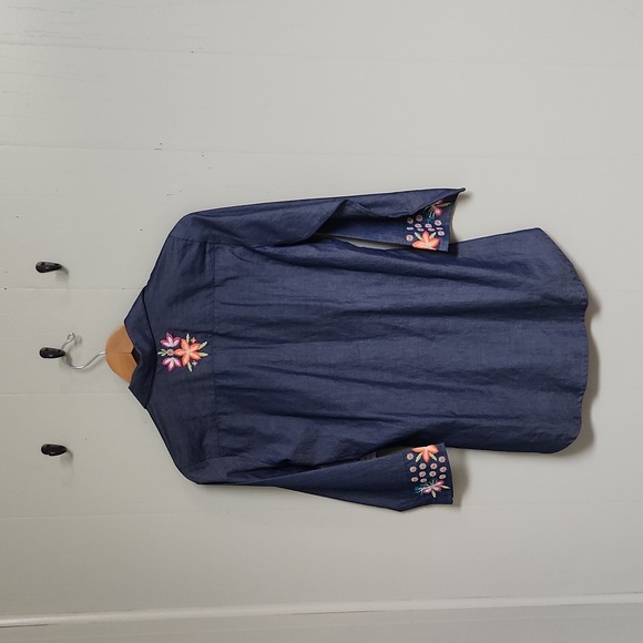 NWT. Pasley & Sage. Size Small. Beautiful embroidered front, back, & sleeves. - Picture 5 of 12